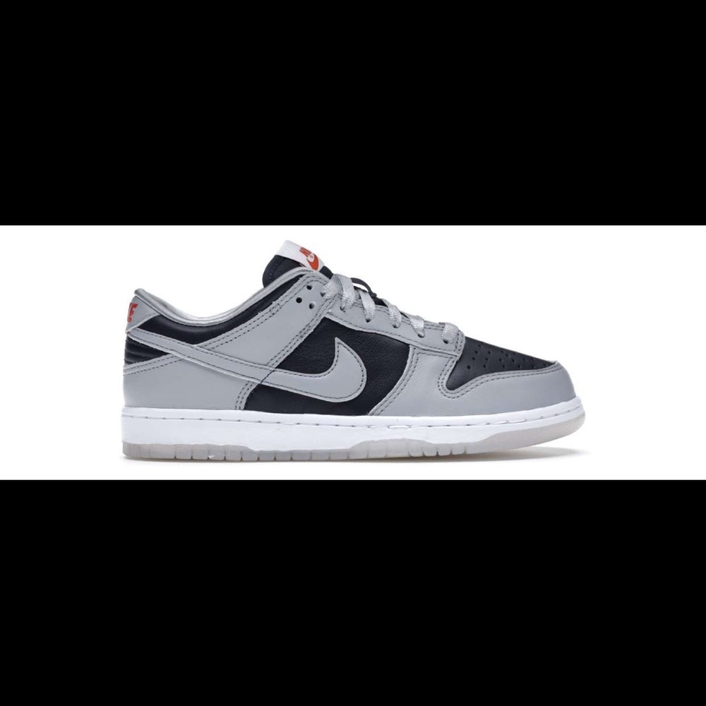 College navy dunks